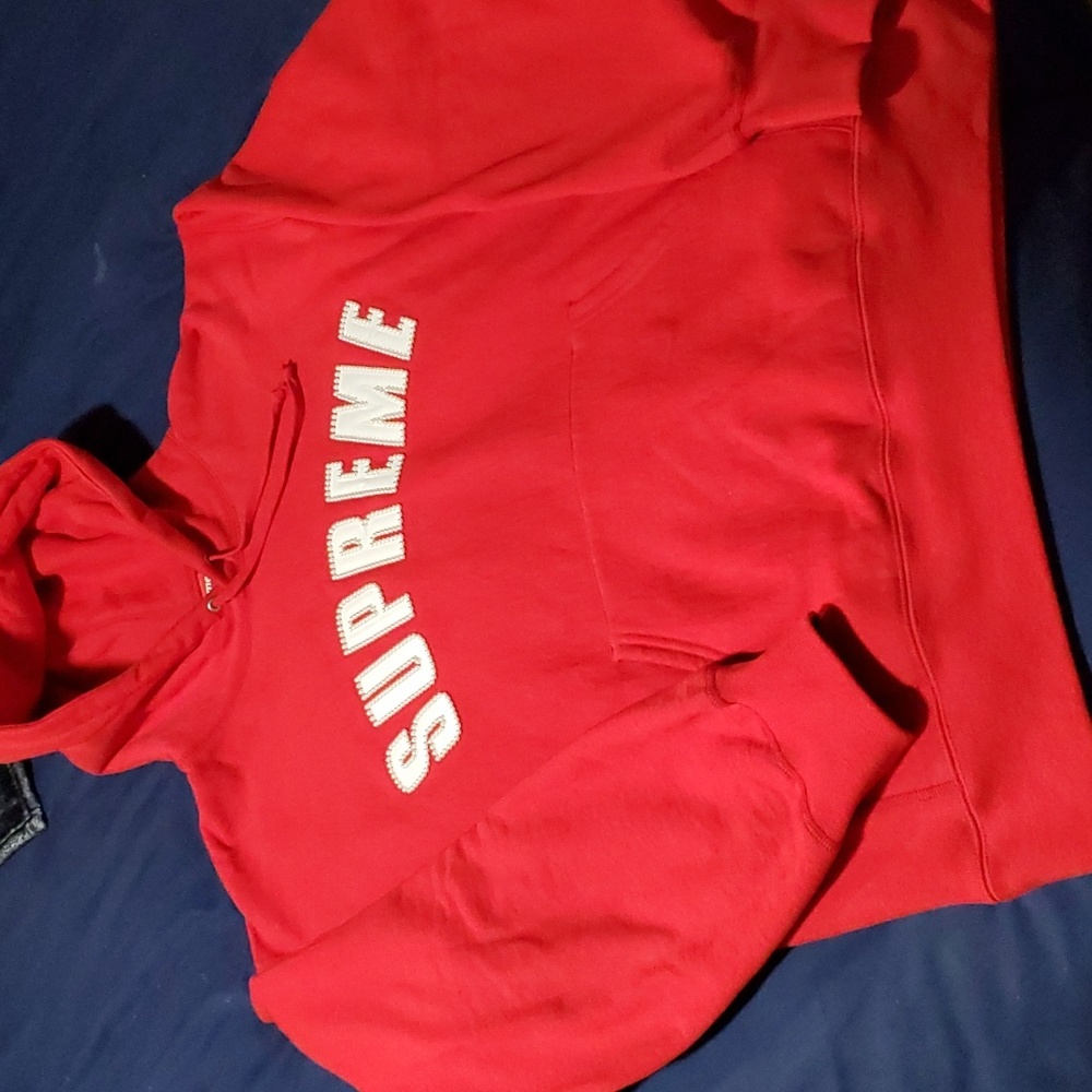 Supreme Hooded Sweatshirt in mens size XL.  New Condition worn 1 time
